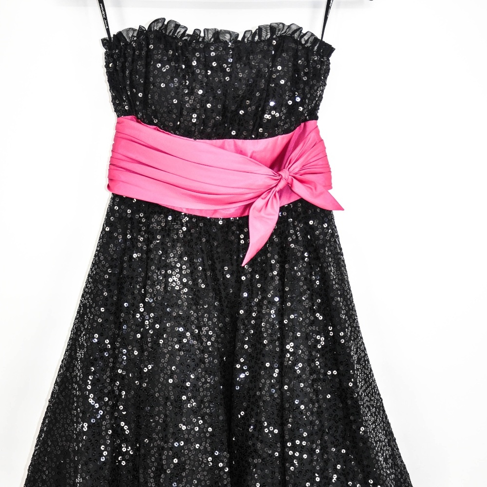 BETSEY JOHNSON Black Sequin Strapless Formal Dress